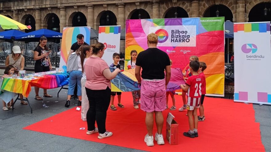 HARRO reivindica a las personas LGBTI+: «Cuando el odio expulsa, la comunidad abraza»