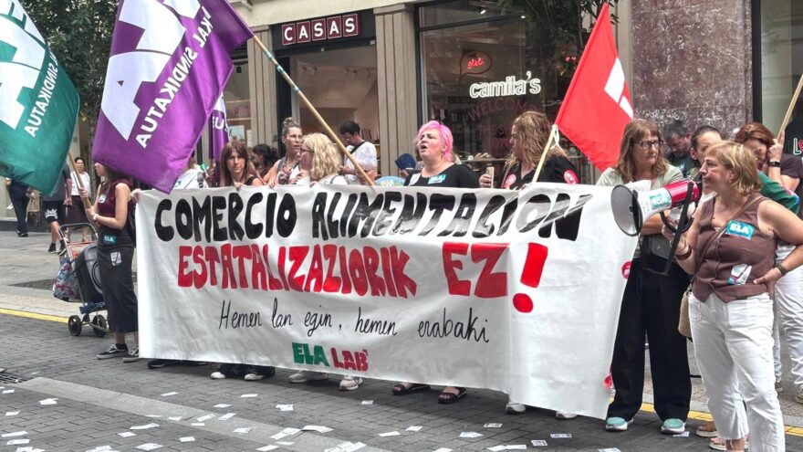 ELA y LAB convocan huelga el día 15 en comercio de Alimentación