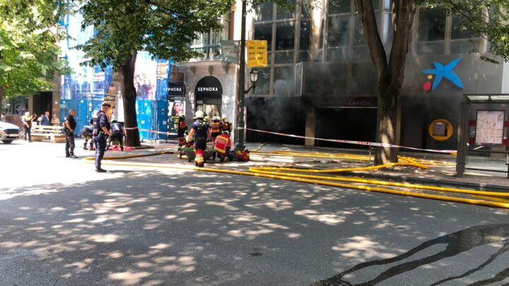 Se incendia un vehículo eléctrico en el parking del edificio Granada en Bilbao