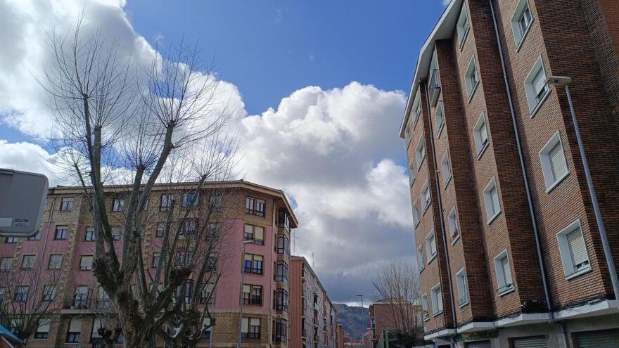 El tiempo este lunes en Bizkaia: las máximas bajan de los 30 grados