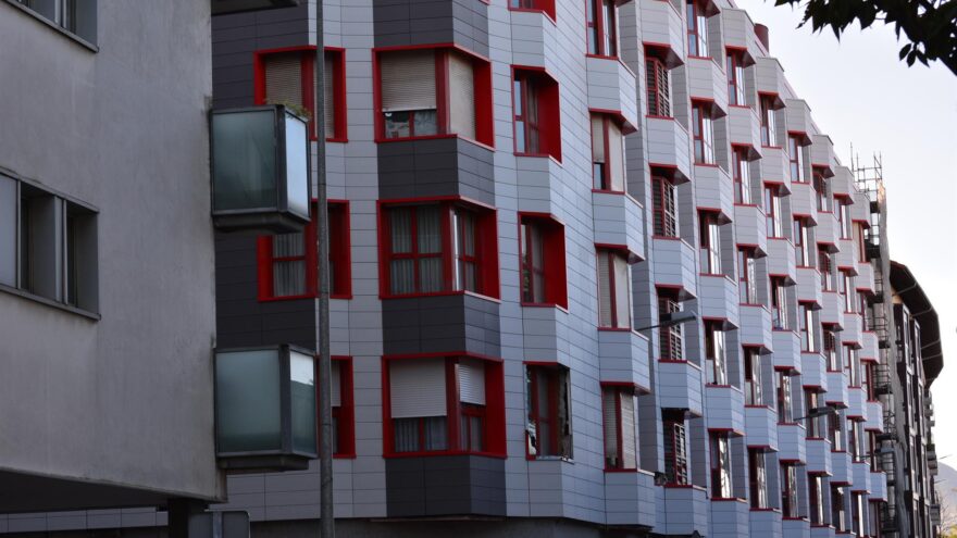 La compraventa de viviendas cae un 12,9% en Euskadi durante mayo
