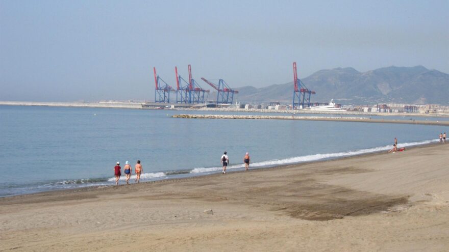 La aprobación en segunda vuelta del proyecto de ley de tabaco amplía a las playas los espacios libres de humo