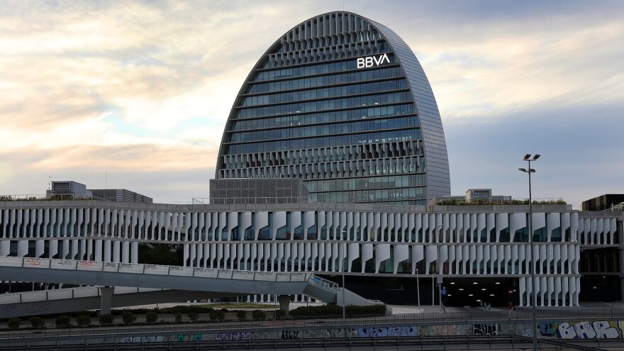 BBVA gana 6.051 millones de euros en el primer semestre del año, un 11,1% más