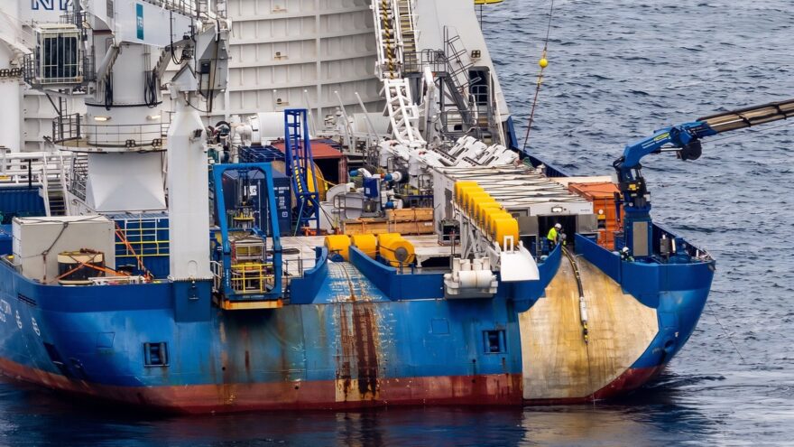 Comienza el tendido submarino que unirá eléctricamente Bizkaia y Francia