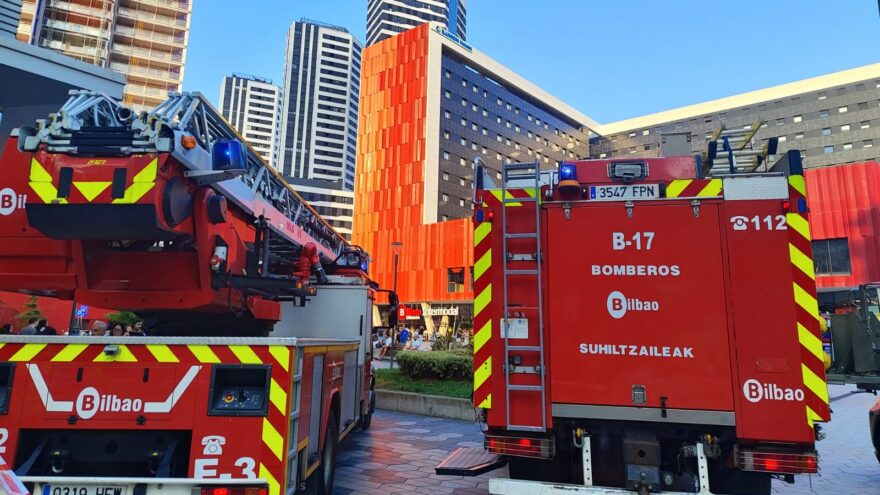 Metro Bilbao cierra la estación de San Mamés durante una hora por un incendio