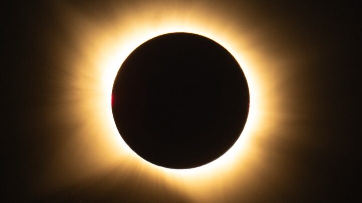 ¿Cómo será el eclipse de 2027? Rafael Bachiller nos explica el ‘trío de eclipses’