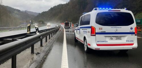 Una colisión entre un camión y un turismo deja un muerto y una herida