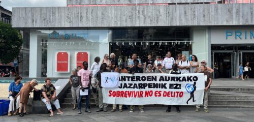 Manteros de Bilbao denuncian un endurecimiento de la represión policial: «Solo queremos una vida normal»