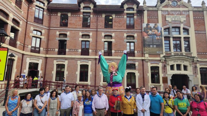Marijaia y el circo llevan la fiesta a Basurto
