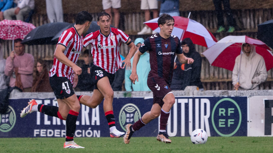Lucas Sarasketa traspasado al Bilbao Athletic y Elijah Gift cedido a la SD Eibar