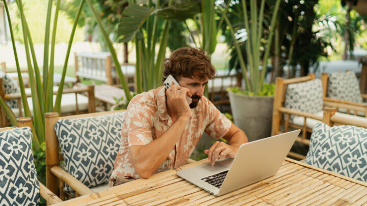 «Te expones incluso a un despido procedente»: los peligros de teletrabajar fuera del lugar pactado