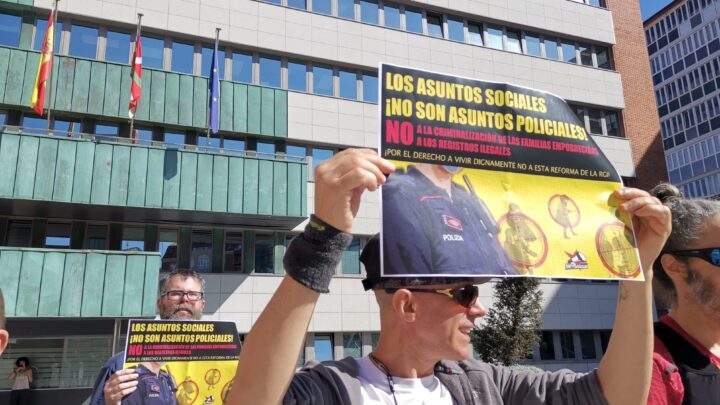 Berri-Otxoak denuncia inspecciones policiales en viviendas de familias perceptoras de ayudas en Barakaldo