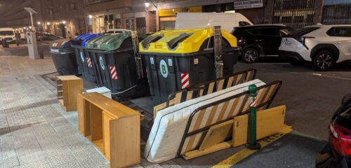 Fin a los trastos en la calle: Bilbao tardará menos de 7 días en dar cita para recoger muebles viejos