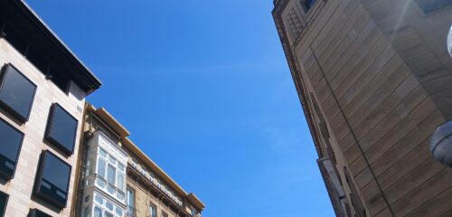 El tiempo en Euskadi: calor, nubes y lluvias este martes