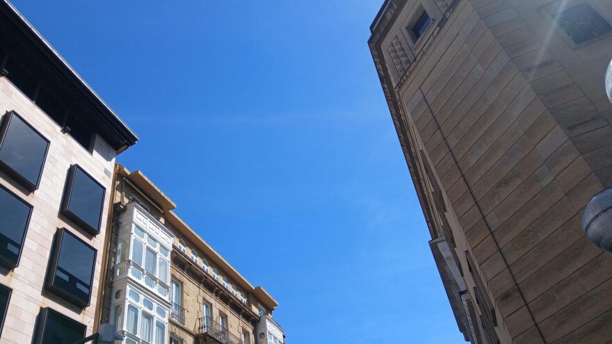 El tiempo en Euskadi: calor, nubes y lluvias este martes
