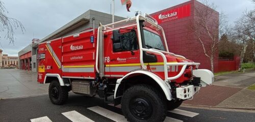 El incendio de Derio se reactiva tras haber sido controlado