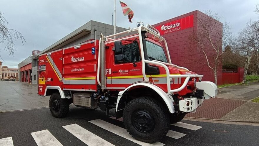 El incendio de Derio se reactiva tras haber sido controlado