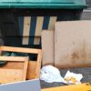 Muebles abandonados junto a los contenedores: una molestia que se repite en las calles de Bilbao
