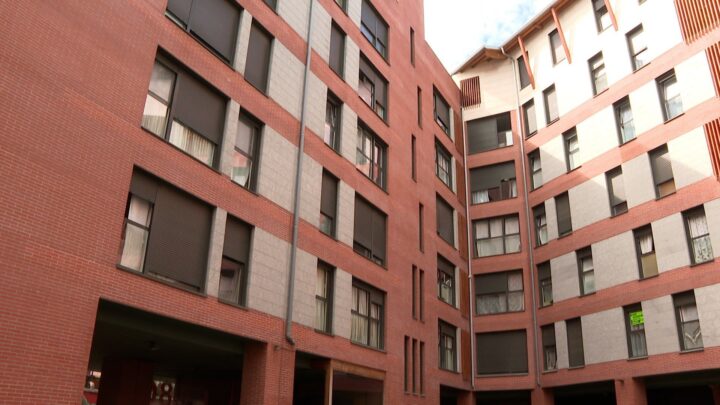 Vecinos de Erandio piden ayuda institucional tras la venta de 150 viviendas a un fondo de inversión