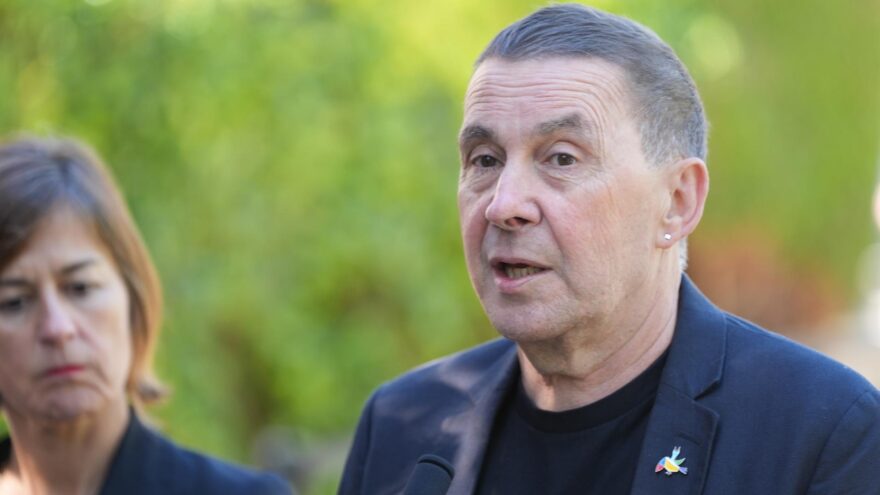 Otegi reitera su apuesta por gobiernos de «amplio espectro» y critica que haya «quien se empeñe en buscar diferencias»