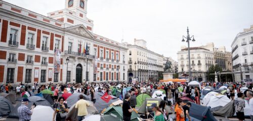 Continúa la acampada en la Puerta del Sol a expensas del `decreto Maricarmen´