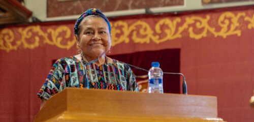Rigoberta Menchú reivindica la resistencia, el perdón y la reconstrucción
