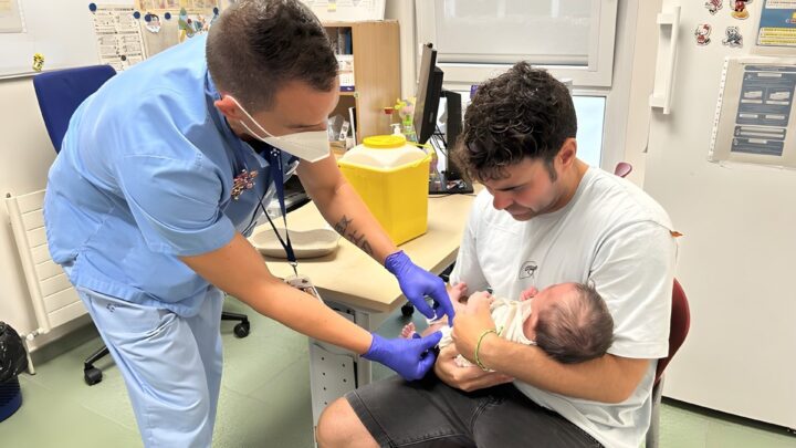 «La vacuna de la gripe previene miles de ingresos en UCI y fallecimientos»
