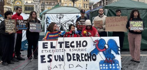Las personas acampadas en la Plaza Arriaga piden movilizarse este fin de semana