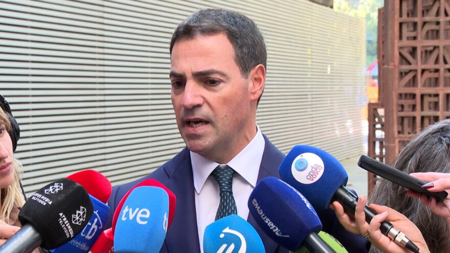 Pradales dice que el «ruido» electoral «no despistará»a su Ejecutivo: «está en juego el autogobierno»