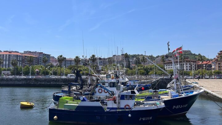 Santurtzi, mirando al mar desde su puerto