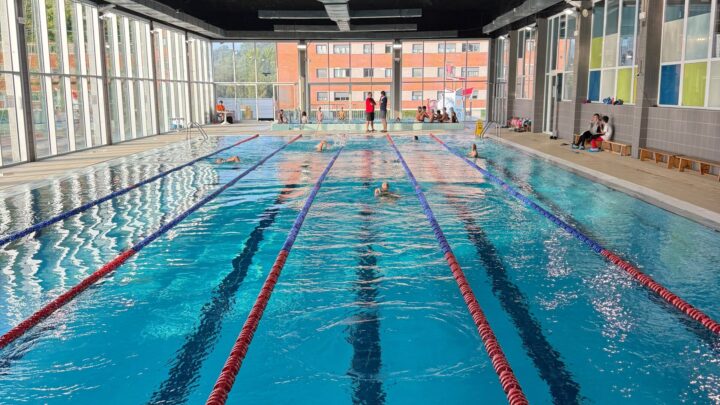 Mungia reabre las piscinas interiores del polideportivo