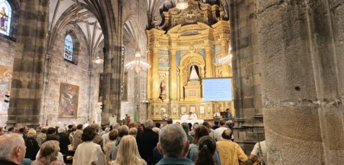 Begoña se llena de romeros, pañuelos morados y tradición en el día grande de la Amatxu