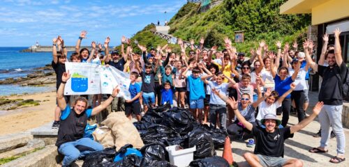 “Hay que seguir dando la chapa”: Surfrider lleva al Itsasmuseum una jornada para aprender a cuidar el mar