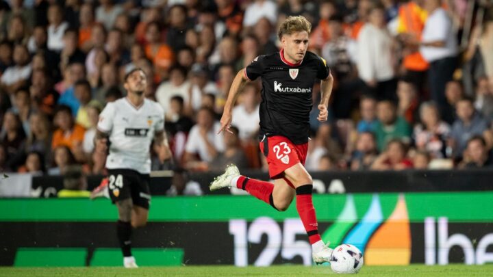 El Athletic suma un punto en Mestalla gracias a Unai Simón