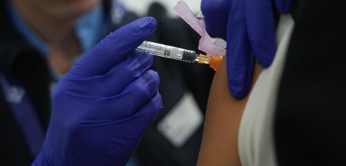 Osakidetza comienza a vacunar a partir de este lunes para la gripe y covid sin cita previa