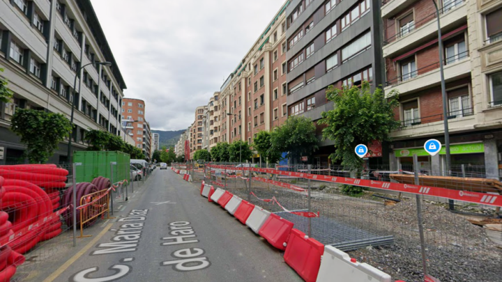 Cinco horas sin agua en una conocida calle de Bilbao