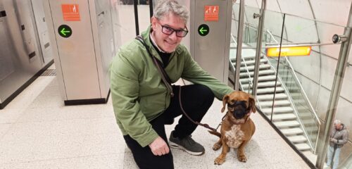 Ámbar ya puede viajar en Metro Bilbao: así ha sido el estreno de los perros de más de ocho kilos