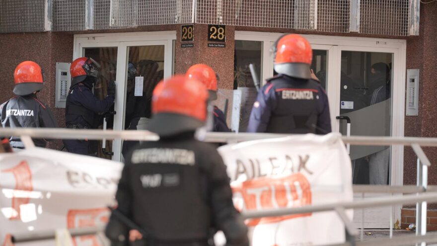 Condenan la «violencia desproporcionada » en el desahucio de una familia con seis menores en Vitoria-Gasteiz